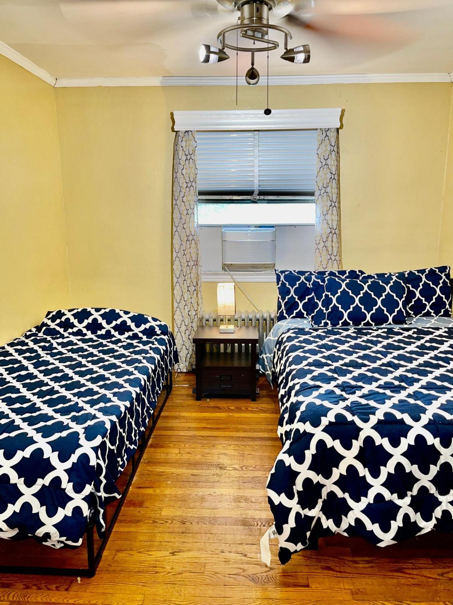 Lga Airport 3 Mins, 3 Bedroom Duplex House, Parking And Private Backyard, 9Mins Subway! 纽约 外观 照片